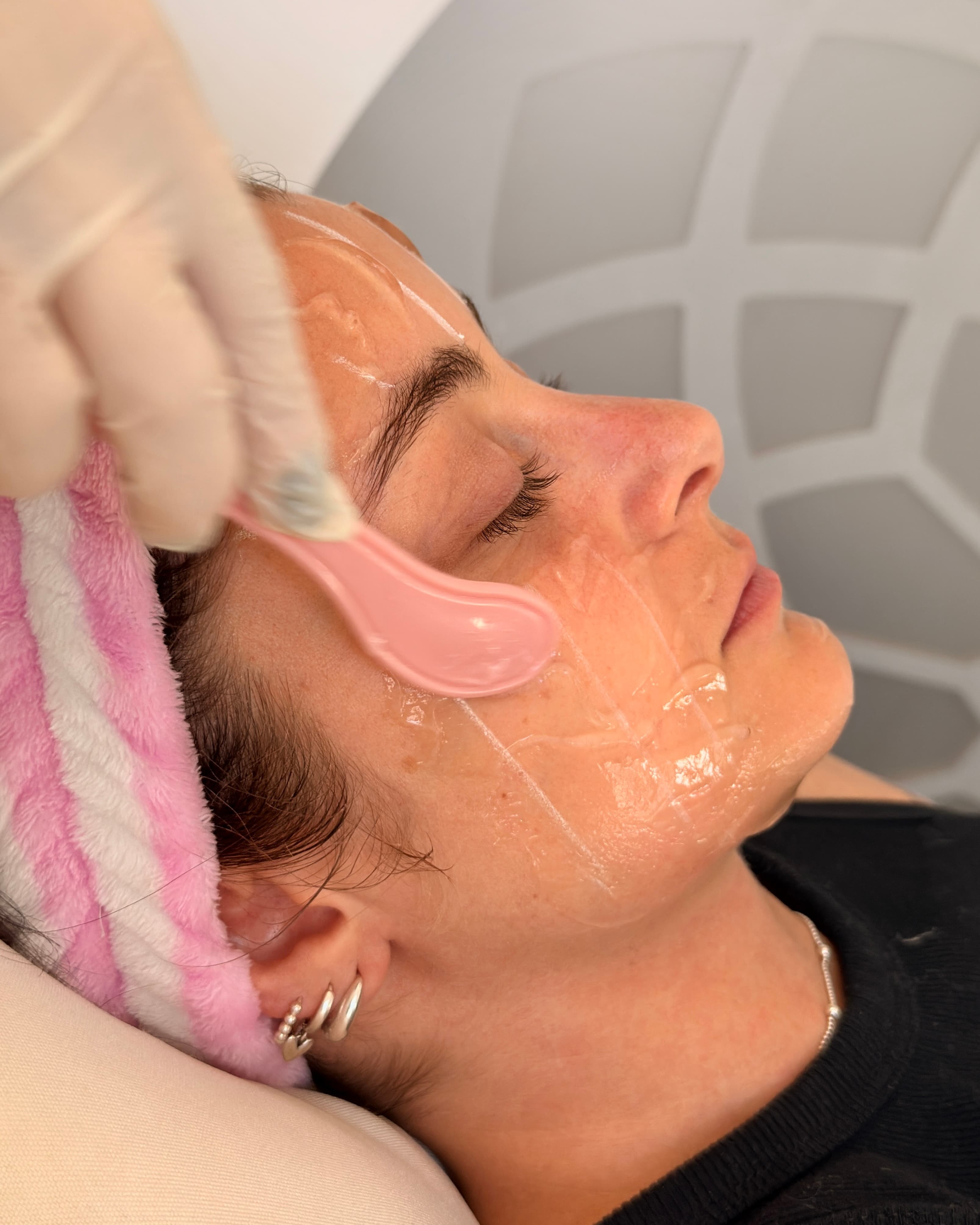 Yrina Ygonnett, Centro Dermatofuncional 1